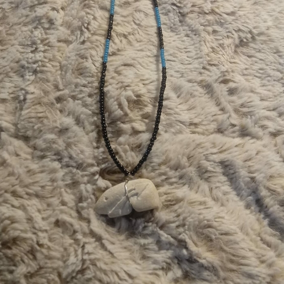 White Stone bear beaded necklace black/blue - Picture 3 of 16